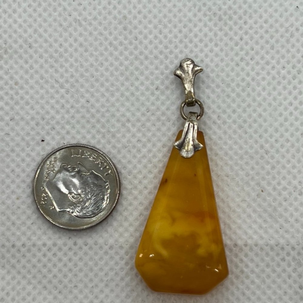 VINTAGE BALTIC BUTTERSCOTCH INCLUSION AMBER STONE PENDANT SOVIET USSR